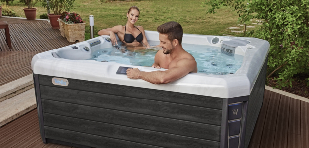 Palermo City Life - Wellis Whirlpool mit 3 Sitzen und 2 Liegen