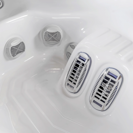 Kilimanjaro Peak Life - Wellis Whirlpool mit 5 Sitzen und einer Liege