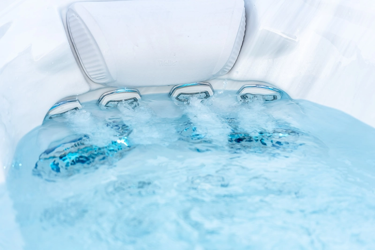 Kilimanjaro Peak Life - Wellis Whirlpool mit 5 Sitzen und einer Liege